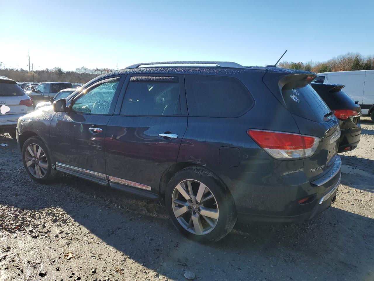 Изображение 2 2014 NISSAN PATHFINDER S 2014 с VIN 5N1AR2MMXEC615420