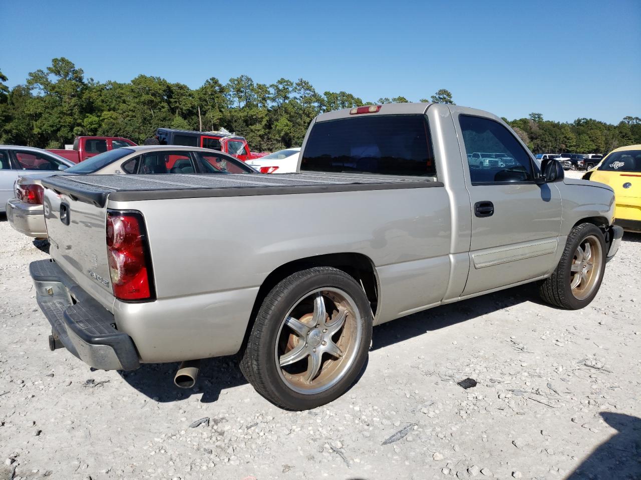 Image 3 of 2004 CHEVROLET SILVERADO C1500 2004 with VIN 1GCEC14T44Z293149
