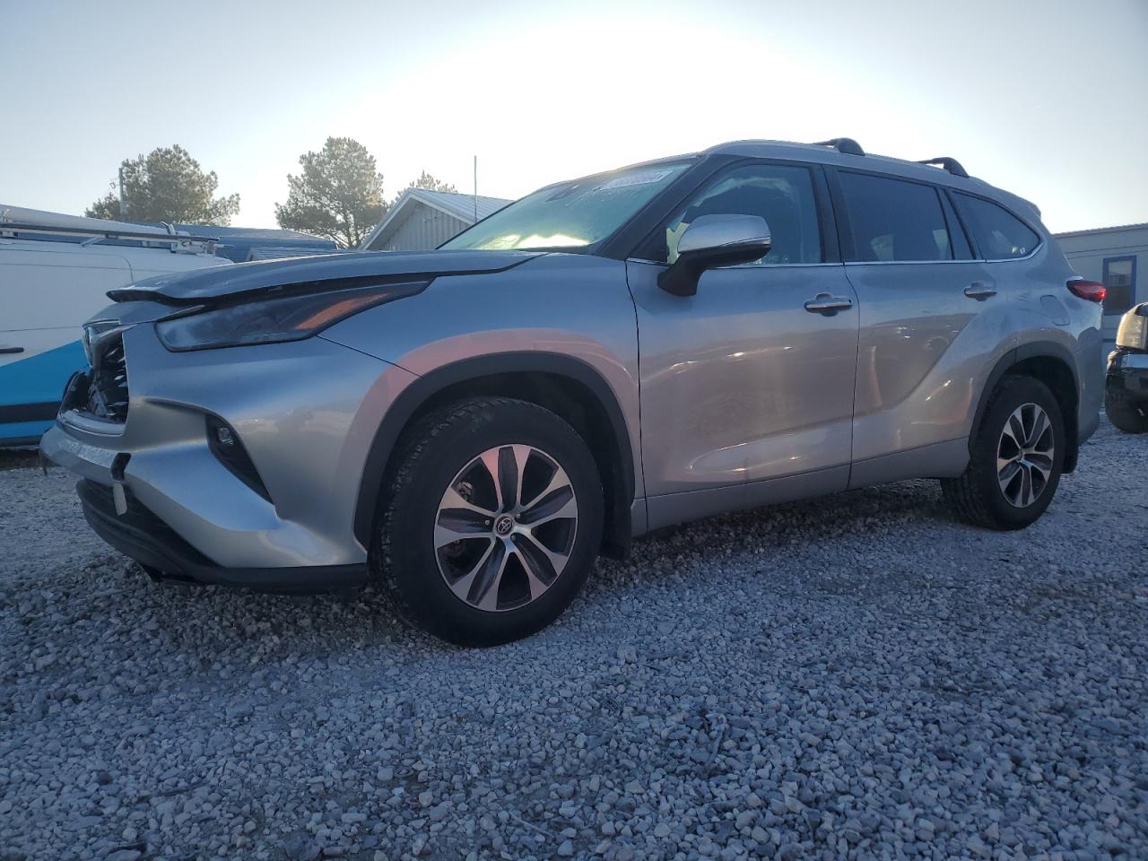 Image 1 of 2022 TOYOTA HIGHLANDER XLE 2022 with VIN 5TDGZRBH7NS565426