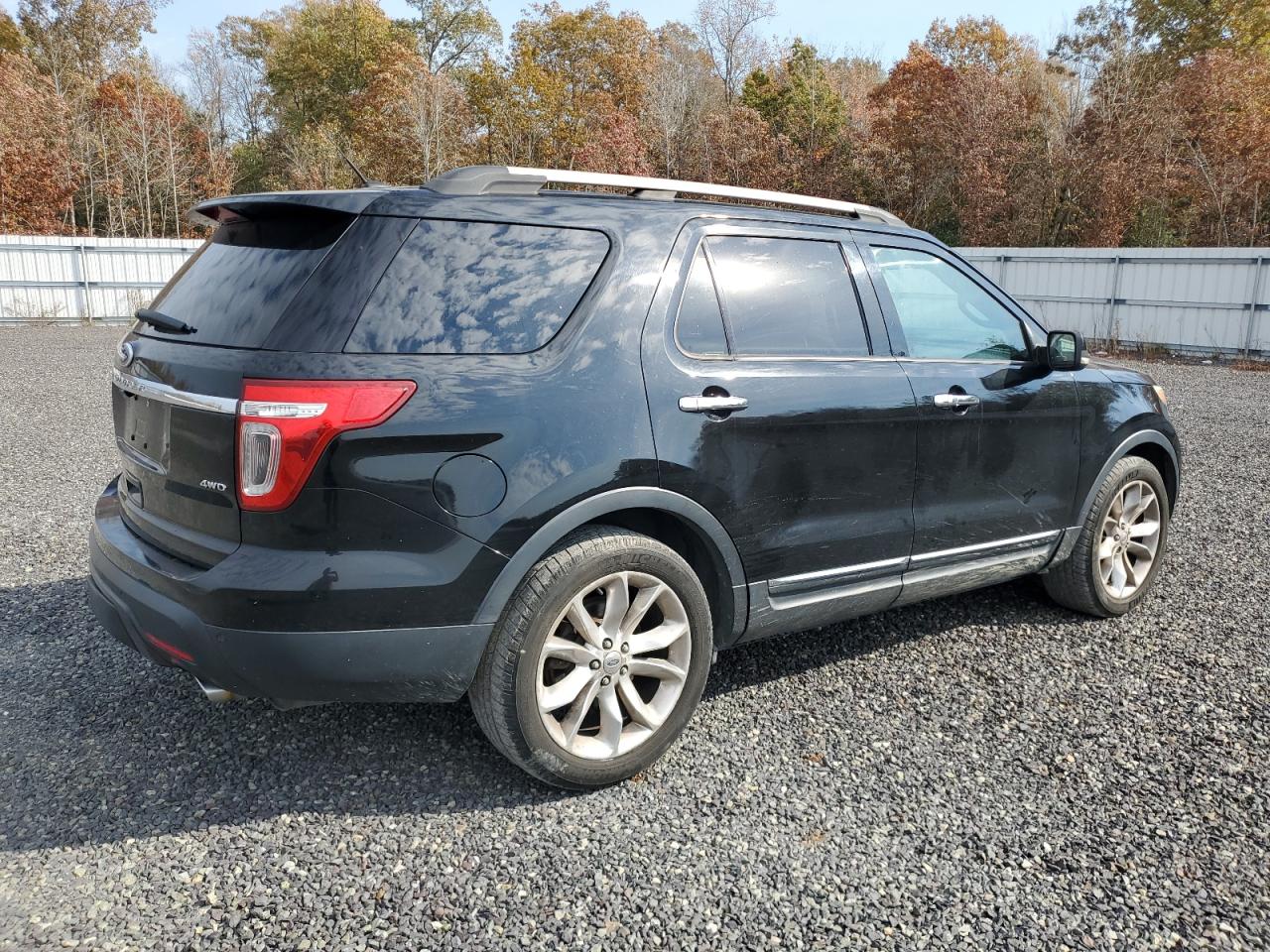 Image 3 of 2011 FORD EXPLORER LIMITED 2011 with VIN 1FMHK8F85BGA85531