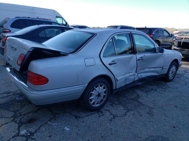 Obraz 3 z 1998 MERCEDES-BENZ E 300TD 1998 z VIN WDBJF25F2WA472598