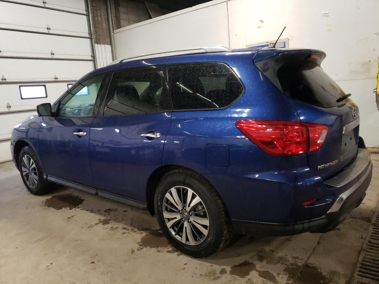 Obraz 2 z 2017 NISSAN PATHFINDER S 2017 z VIN 5N1DR2MM4HC689451