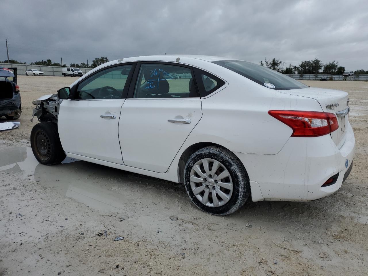 Obraz 2 z 2017 NISSAN SENTRA S 2017 z VIN 3N1AB7AP4HY203898