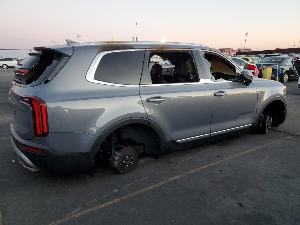 Image 3 of 2022 KIA TELLURIDE EX 2022 with VIN 5XYP34HC5NG255028