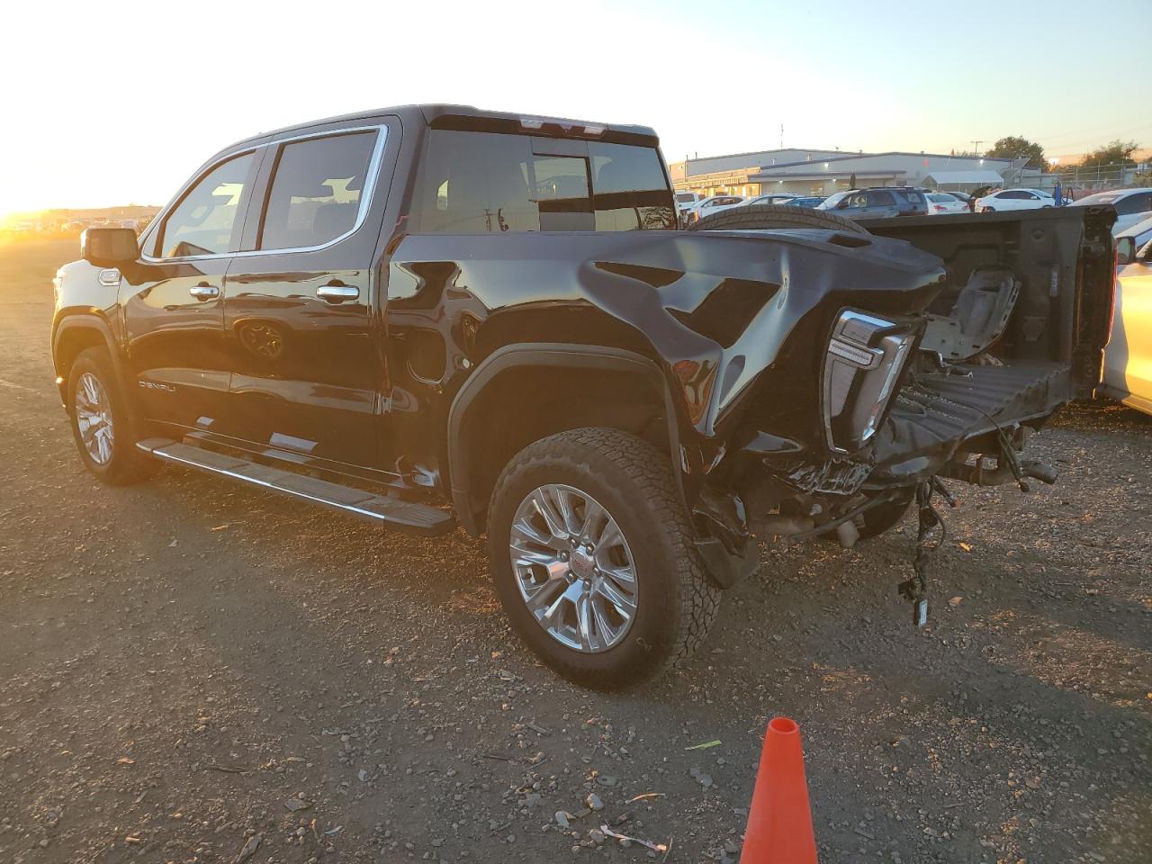 Изображение 2 2022 GMC SIERRA K1500 DENALI 2022 с VIN 1GTUUGED1NZ545766