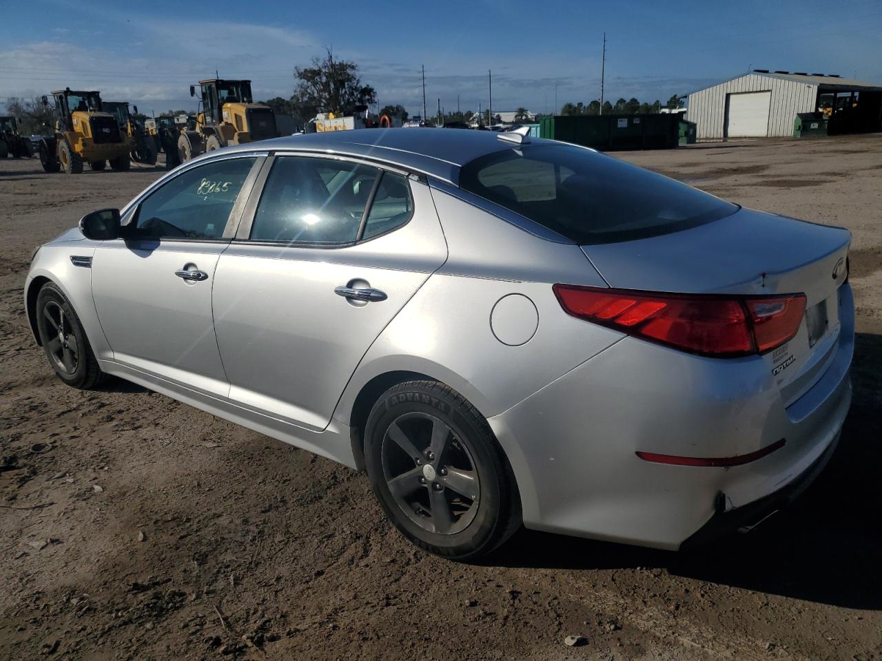 Изображение 2 2015 KIA OPTIMA LX 2015 с VIN 5XXGM4A73FG441862