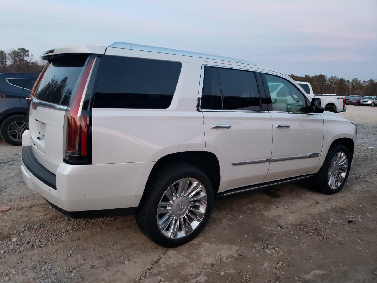 Image 3 of 2020 CADILLAC ESCALADE PLATINUM 2020 with VIN 1GYS4DKJ3LR115342