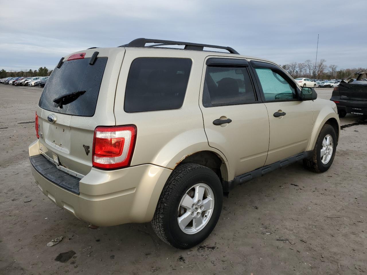 Image 3 of 2010 FORD ESCAPE XLT 2010 with VIN 1FMCU9DG9AKC98207