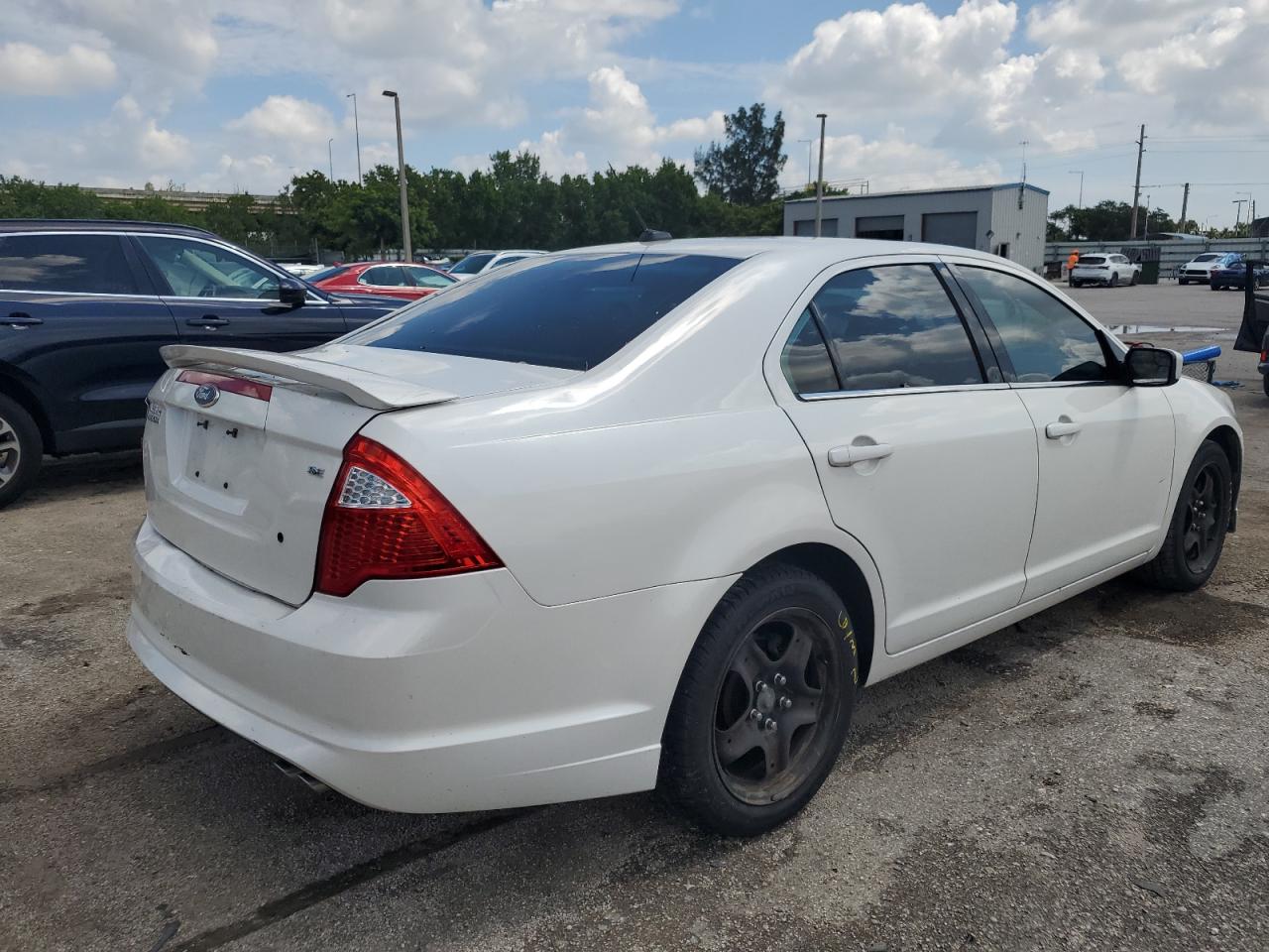 Image 3 of 2011 FORD FUSION SE 2011 with VIN 3FAHP0HA1BR240906