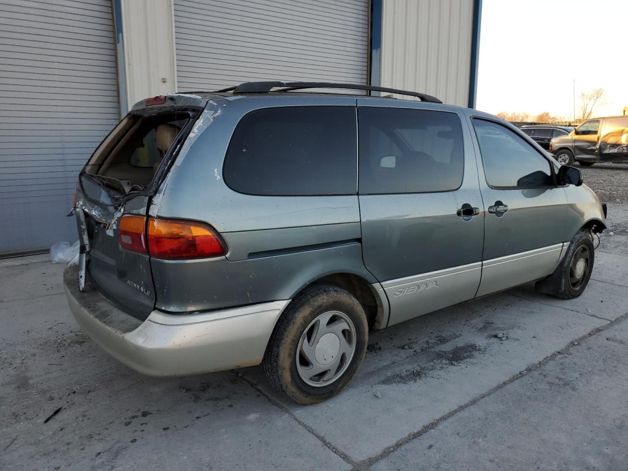 Изображение 3 2000 TOYOTA SIENNA LE 2000 с VIN 4T3ZF13C8YU184998