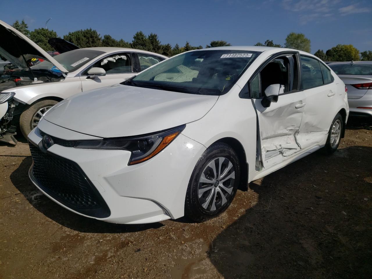 Image 1 of 2022 TOYOTA COROLLA LE 2022 with VIN JTDEAMDE1NJ040671