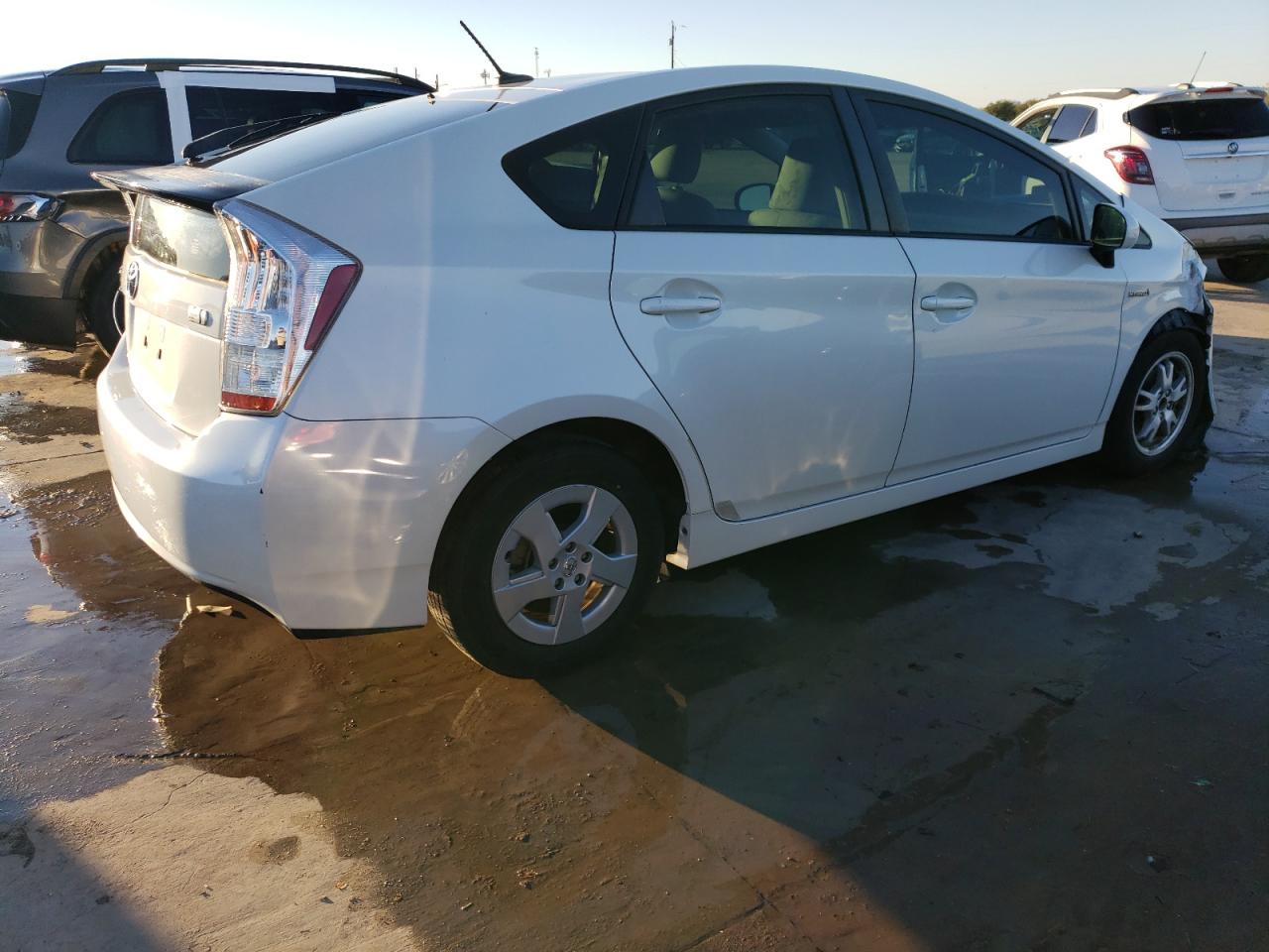 Image 3 of 2011 TOYOTA PRIUS  2011 with VIN JTDKN3DU4B1468187