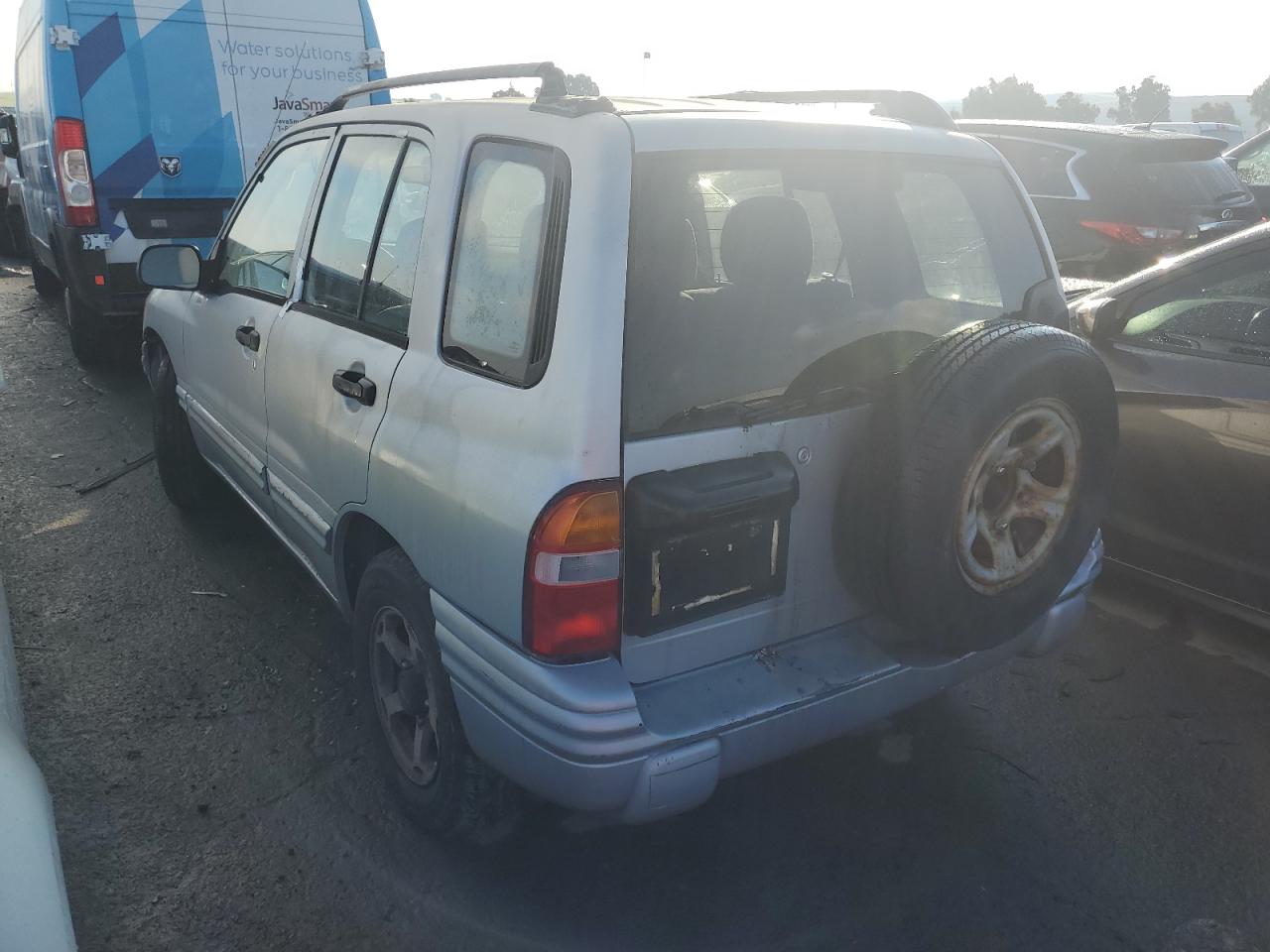 Image 2 of 2000 CHEVROLET TRACKER  2000 with VIN 2CNBJ13C3Y6904666