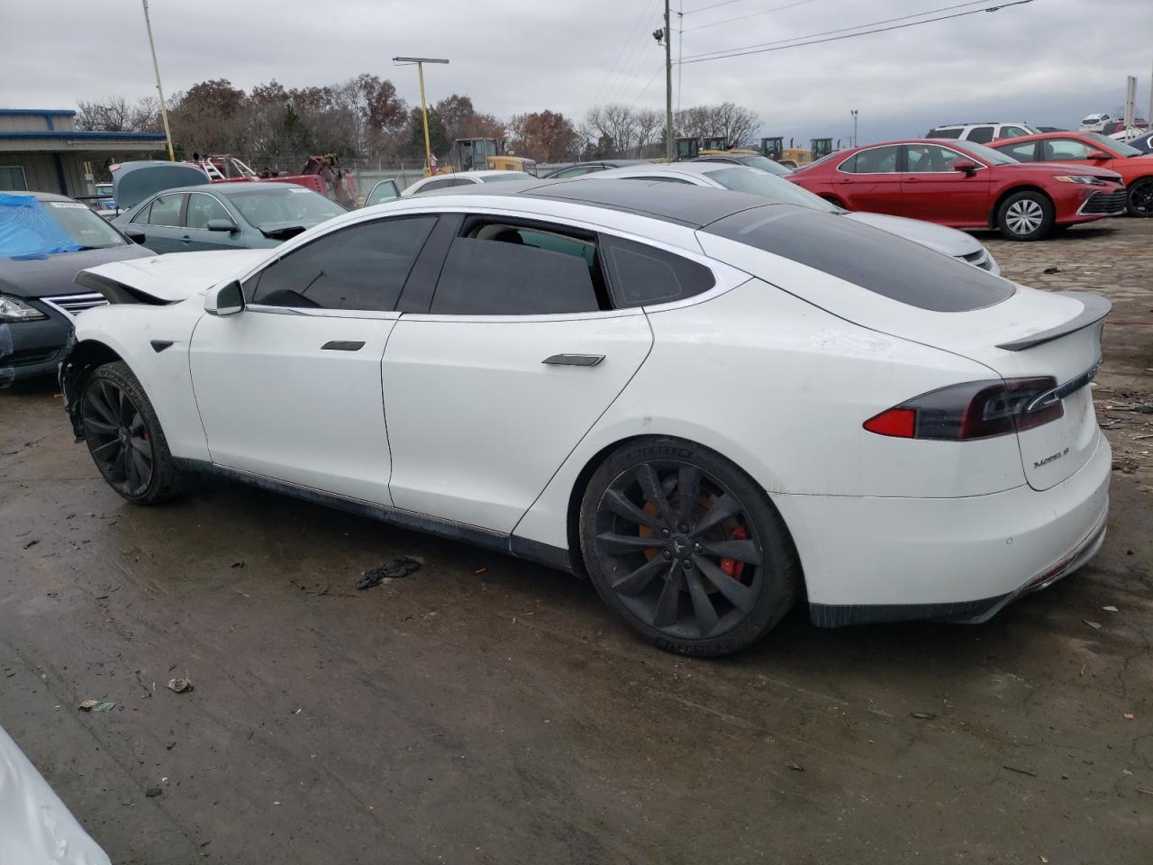 Изображение 2 Tesla Model S 2014 с VIN 5YJSA1H15EFP31850