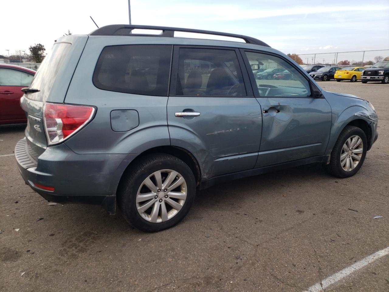 Изображение 3 2012 SUBARU FORESTER 2.5X PREMIUM 2012 с VIN JF2SHBDC5CH411189