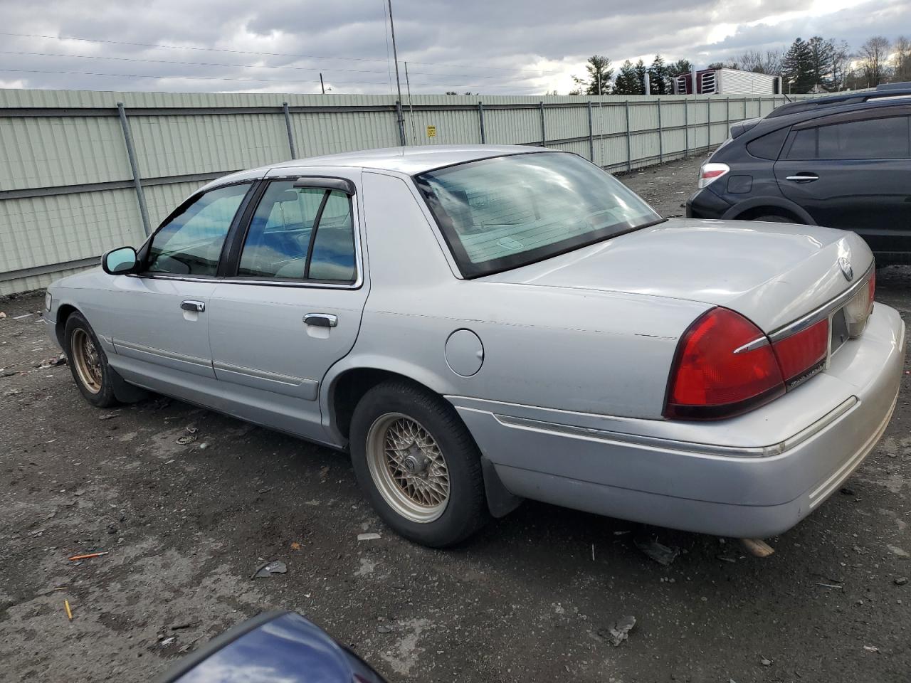 Obraz 2 z 2000 MERCURY GRAND MARQUIS GS 2000 z VIN 2MEFM74W3YX683748