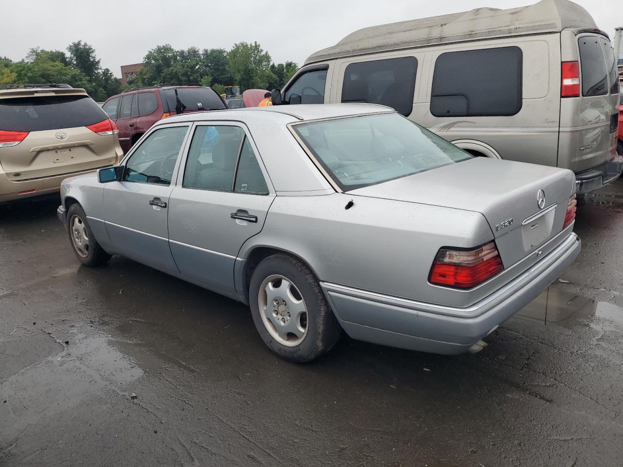 Изображение 2 1995 MERCEDES-BENZ E 320 BASE 1995 с VIN WDBEA32EXSC256868