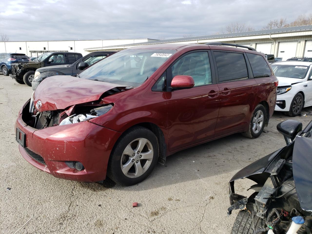 Изображение 1 2017 TOYOTA SIENNA LE 2017 с VIN 5TDKZ3DC3HS881872