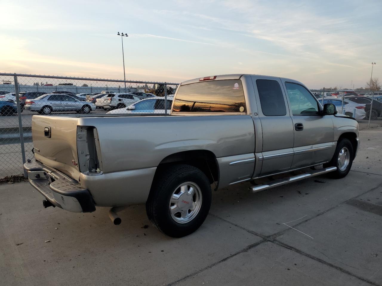Image 3 of 2001 GMC NEW SIERRA C1500 2001 with VIN 1GTEC19T41Z180516
