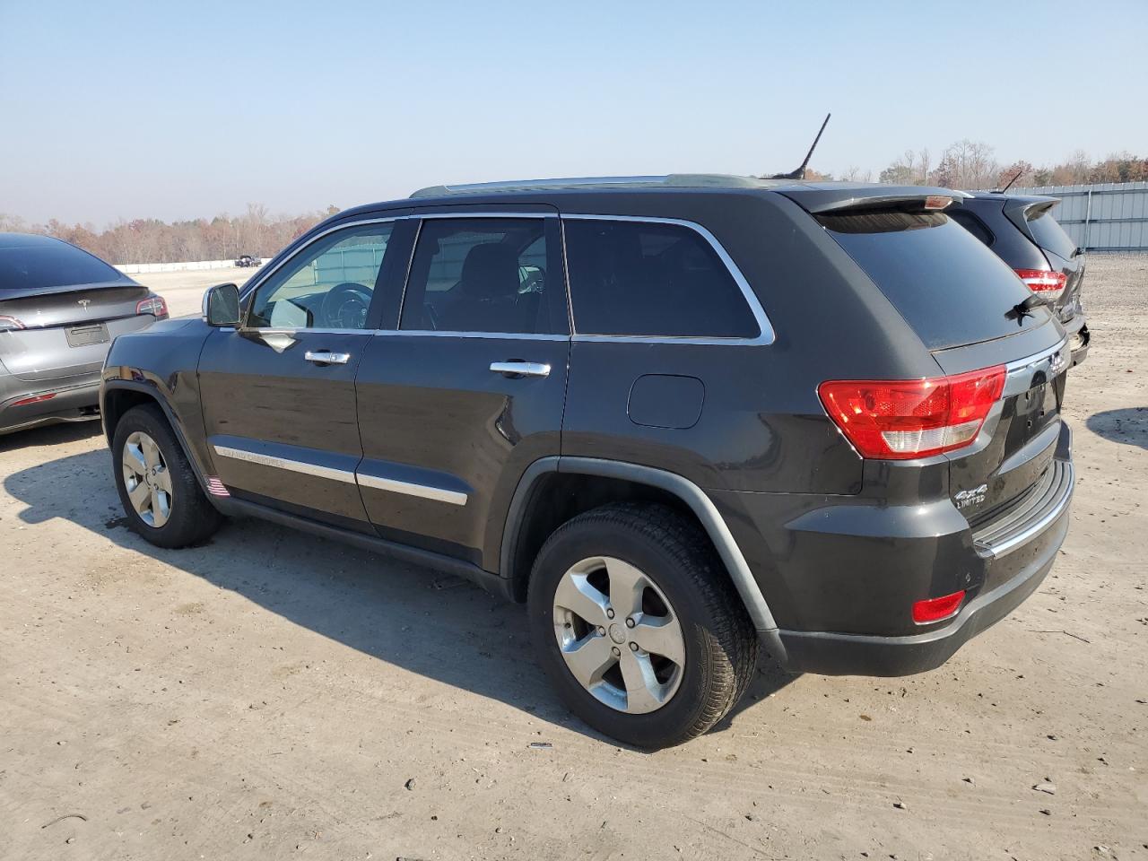 Image 2 of 2011 JEEP GRAND CHEROKEE LIMITED 2011 with VIN 1J4RR5GG7BC641008