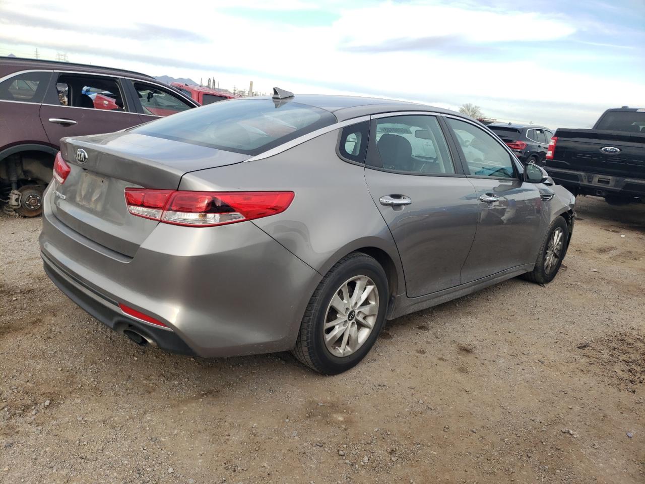 Obraz 3 z 2016 KIA OPTIMA LX 2016 z VIN 5XXGT4L34GG035135