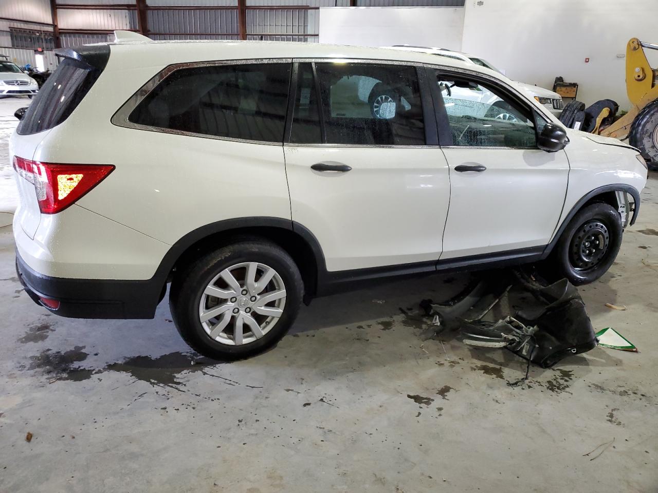 Изображение 3 2019 HONDA PILOT LX 2019 с VIN 5FNYF5H17KB040057