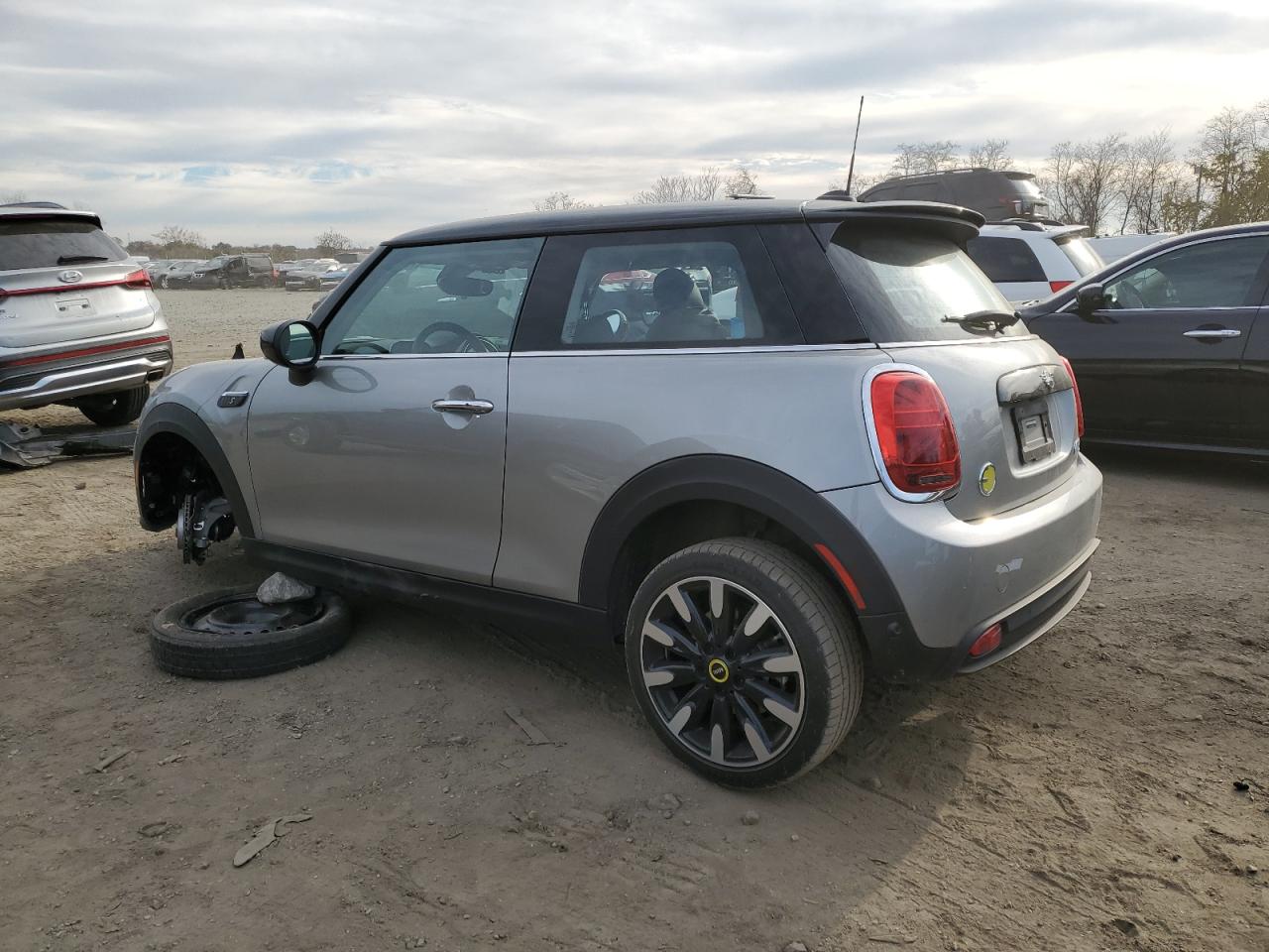Image 2 of 2023 MINI COOPER SE 2023 with VIN WMW13DJ01P2T81340