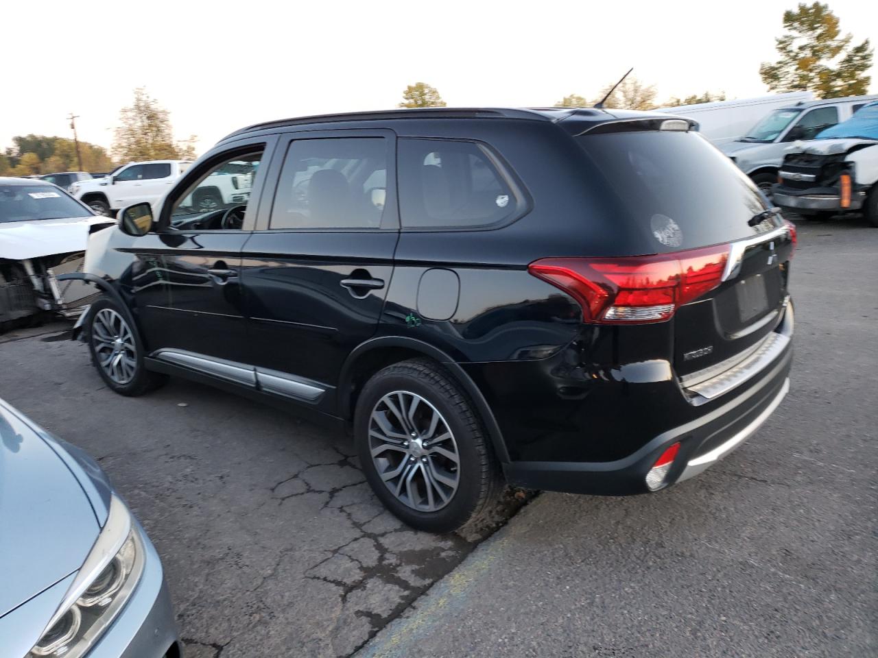Obraz 2 z 2016 MITSUBISHI OUTLANDER SE 2016 z VIN JA4AZ3A37GZ030214