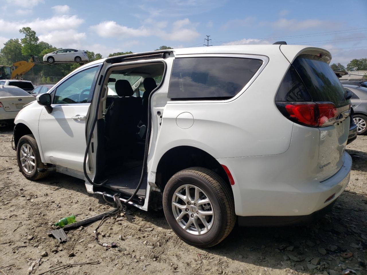 Изображение 2 2022 CHRYSLER VOYAGER LX 2022 с VIN 2C4RC1CG0NR172586