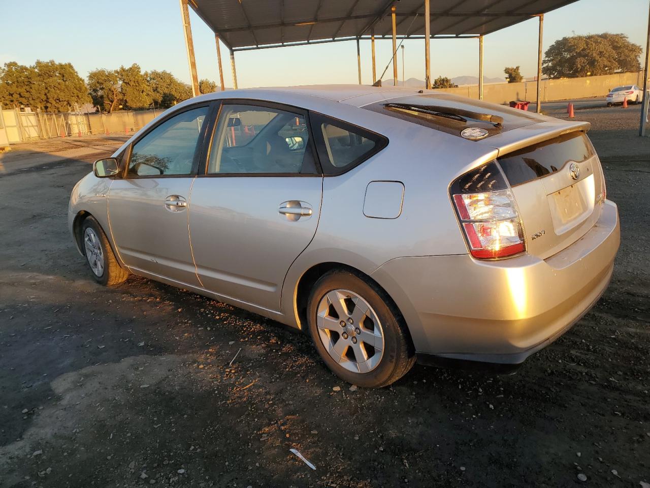 Изображение 2 2005 TOYOTA PRIUS  2005 с VIN JTDKB20U557041238