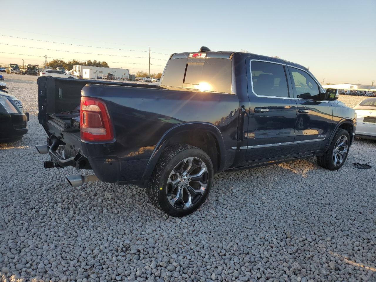 Image 3 of 2019 RAM 1500 LIMITED 2019 with VIN 1C6RREHT9KN616401