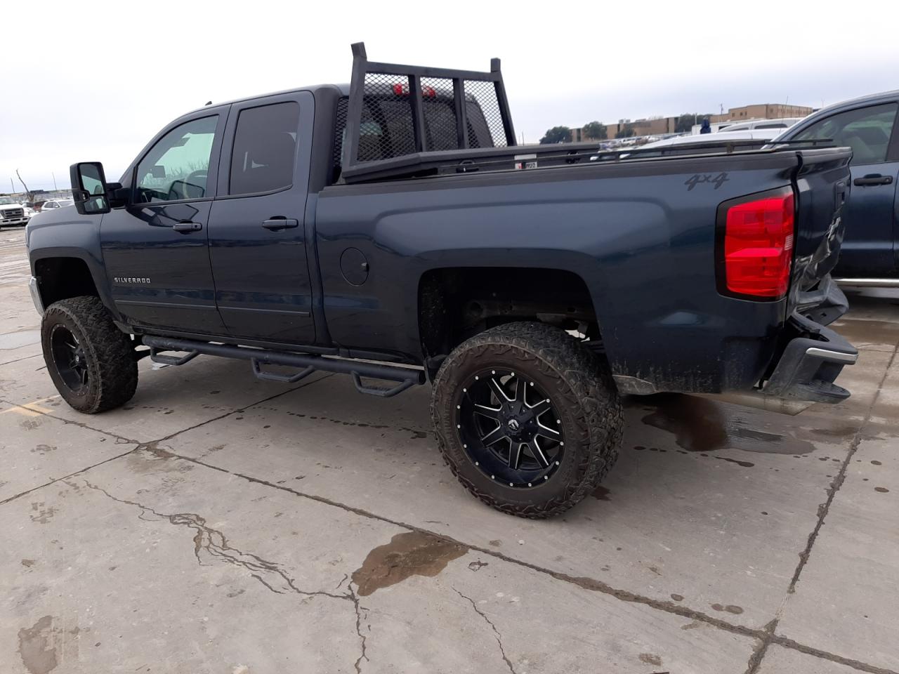 Image 2 of 2019 CHEVROLET SILVERADO LD K1500 LT 2019 with VIN 2GCVKPEC6K1105323