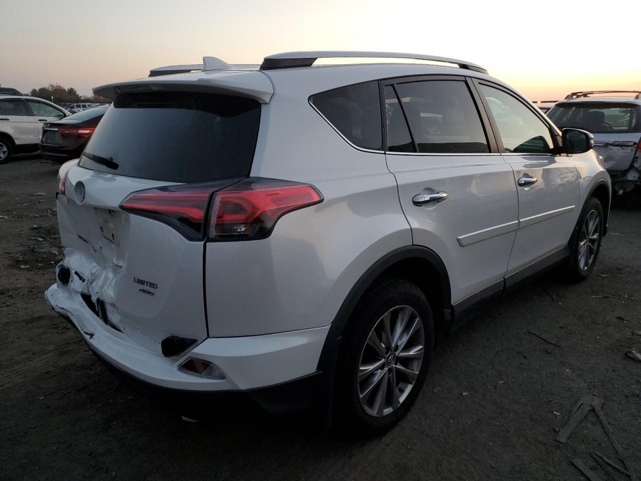Изображение 3 2016 TOYOTA RAV4 LIMITED 2016 с VIN 2T3DFREV9GW483258