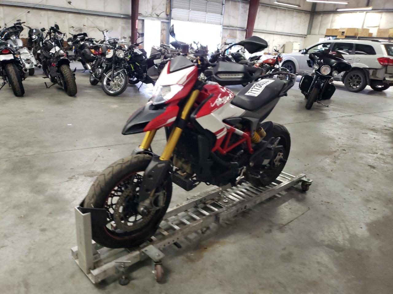 Image 2 of Ducati Hypermotard 939 2016 with VIN ZDM1YBJS5GB012723