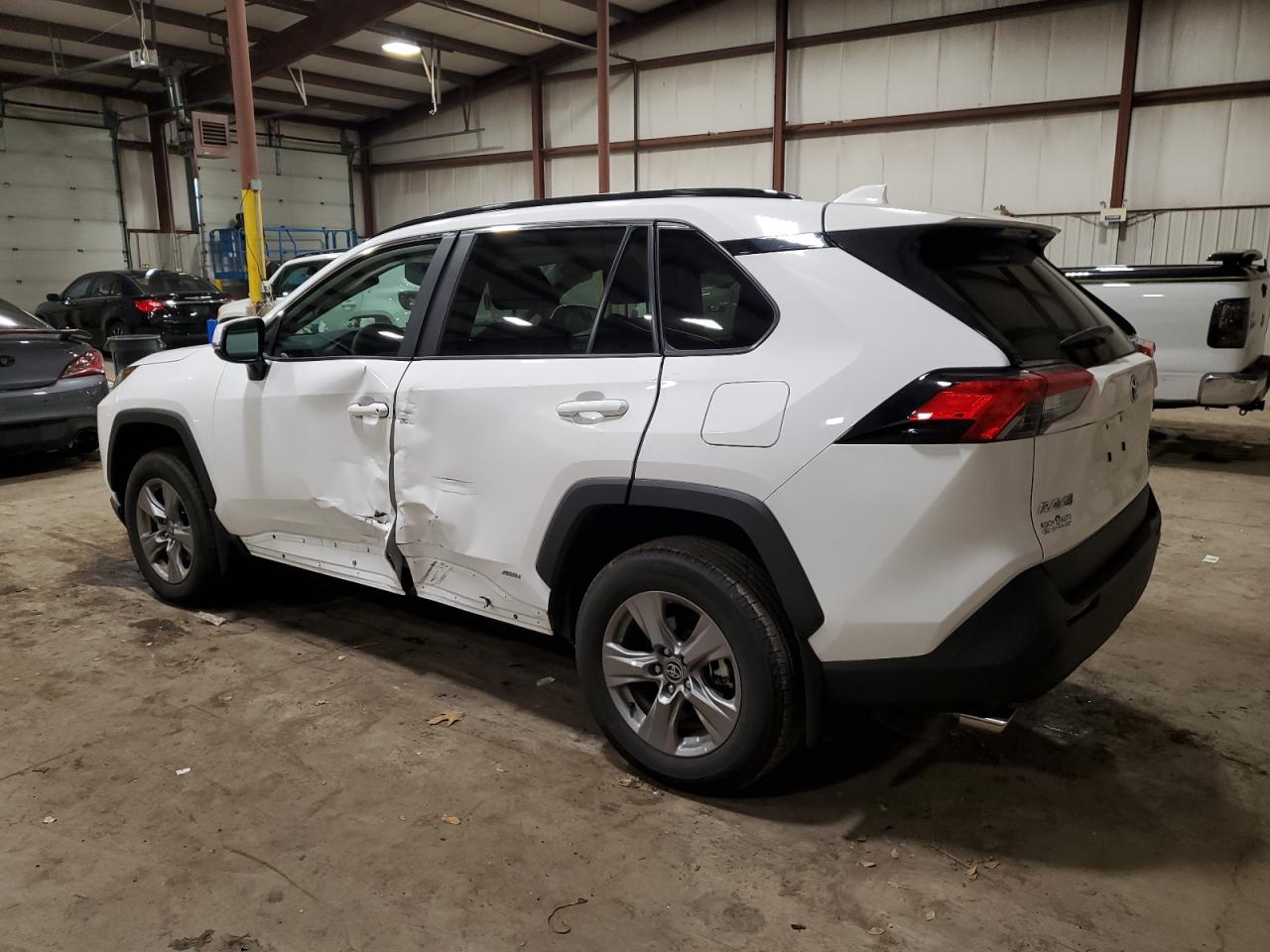 Image 2 of 2022 TOYOTA RAV4 XLE 2022 with VIN 4T3RWRFV5NU074370