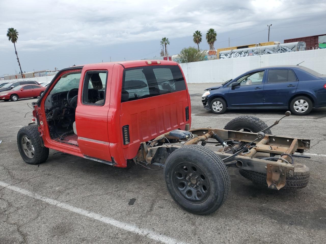 Image 2 of 2004 CHEVROLET SILVERADO K1500 2004 with VIN 2GCEK19N441120172