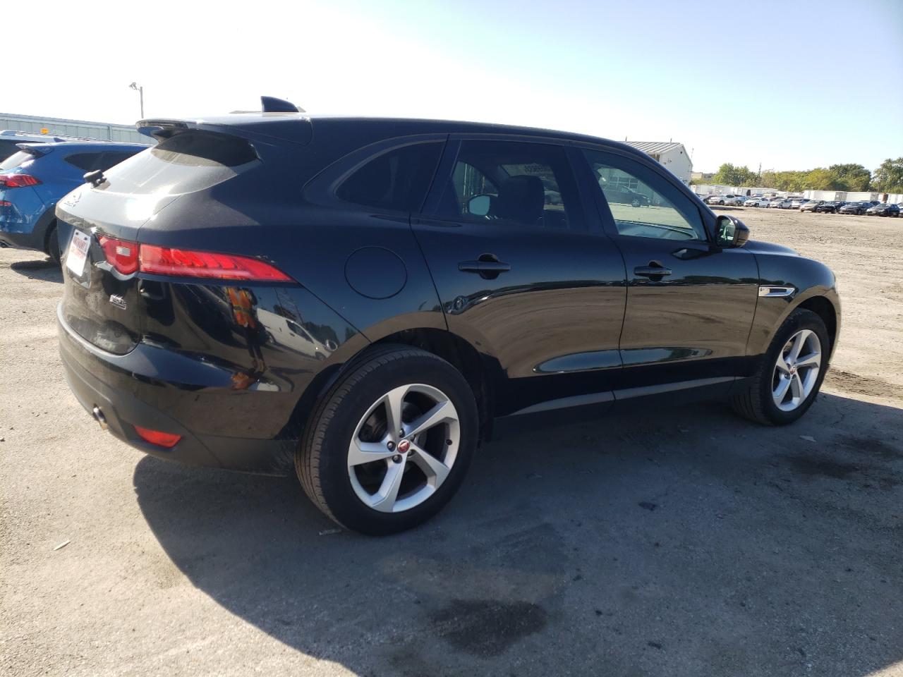 Obraz 3 z Jaguar F-Pace Premium 2018 z VIN SADCJ2GX9JA237840