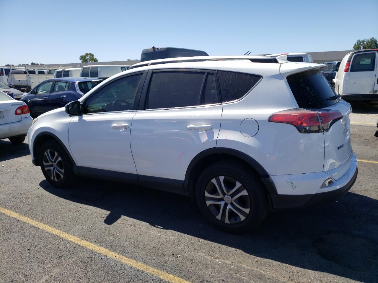 Изображение 2 2017 TOYOTA RAV4 LE 2017 с VIN 2T3BFREV7HW564445