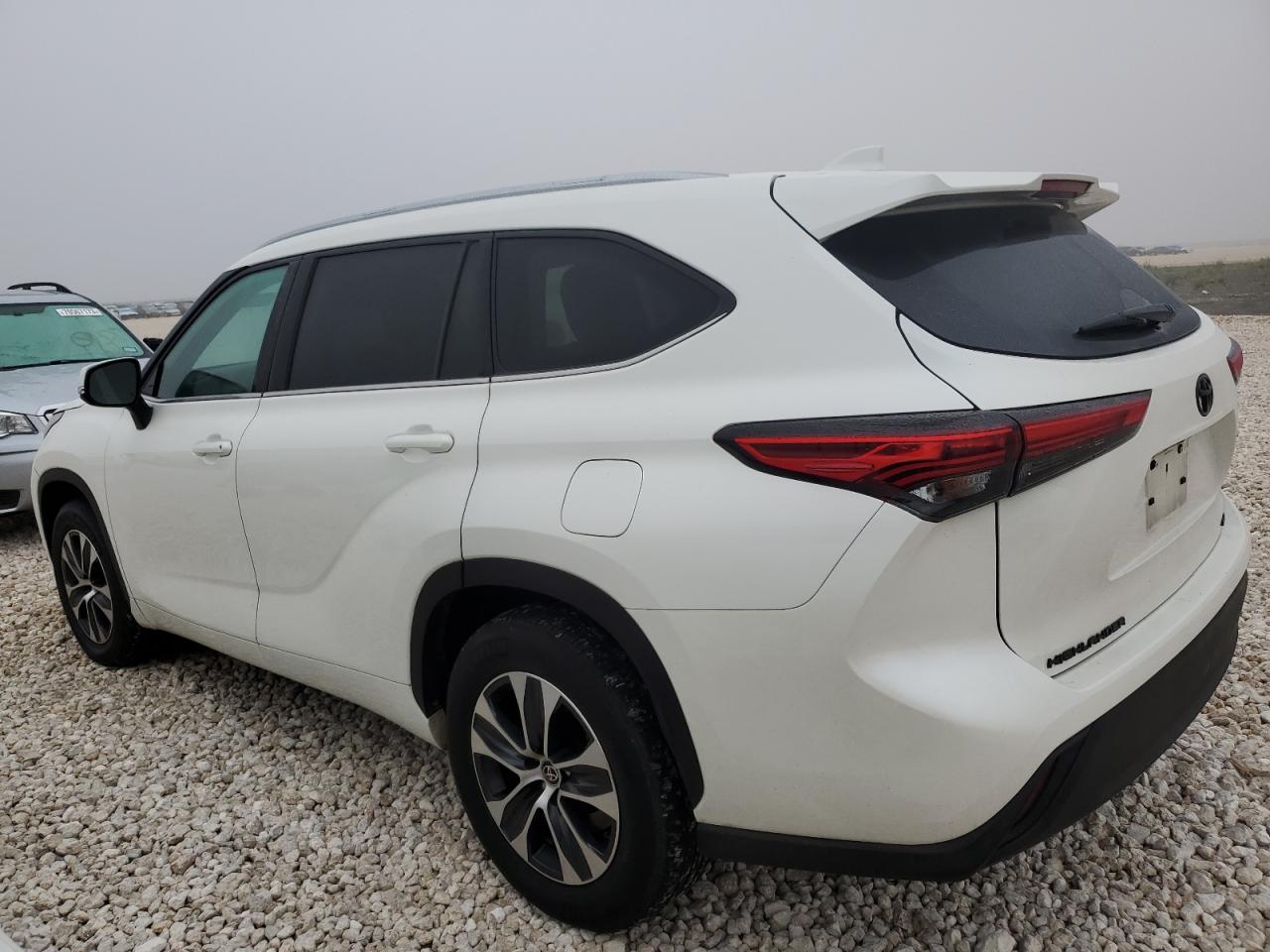 Изображение 2 2020 TOYOTA HIGHLANDER XLE 2020 с VIN 5TDGZRAH5LS513761