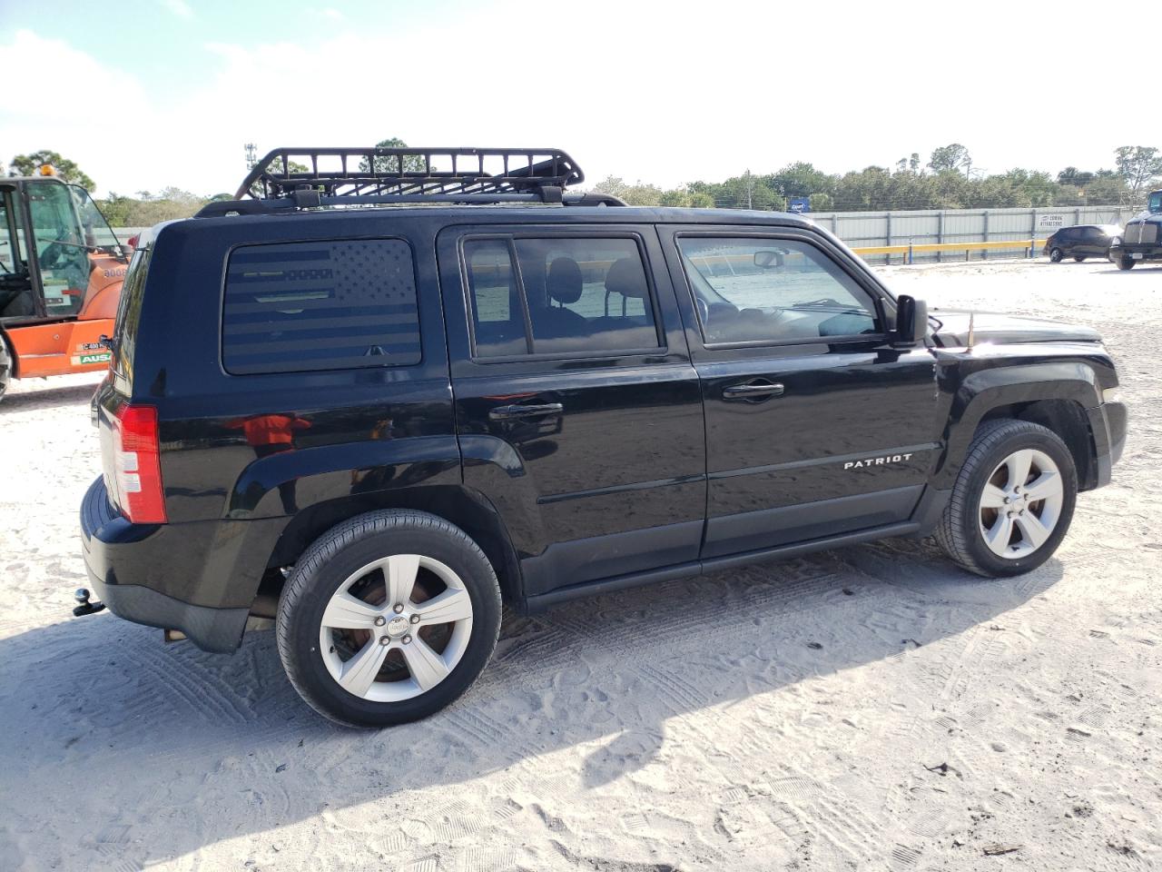 Obraz 3 z 2016 JEEP PATRIOT LATITUDE 2016 z VIN 1C4NJPFA1GD690498