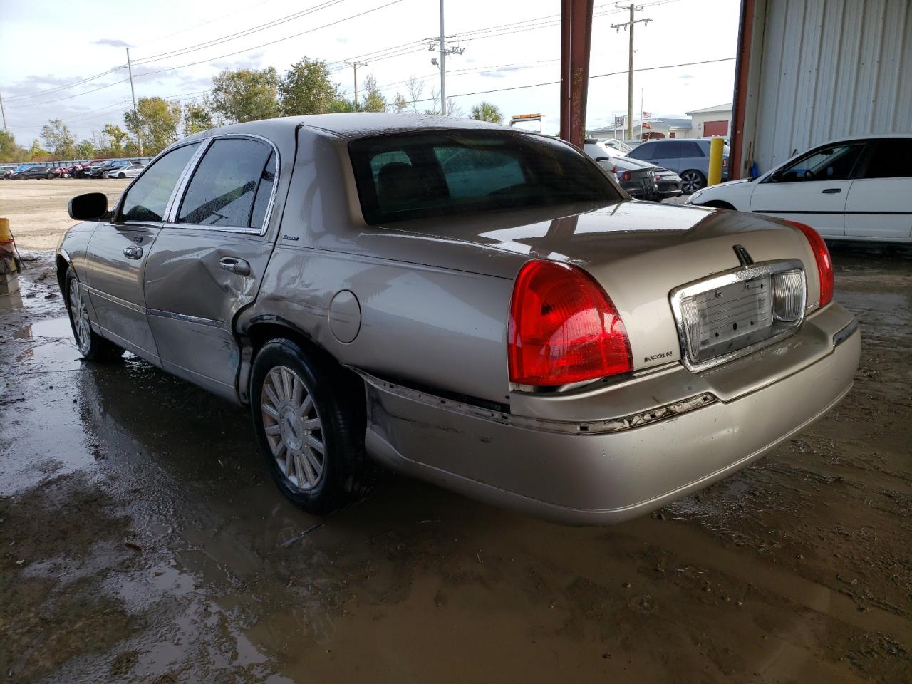 Изображение 2 2003 LINCOLN TOWN CAR EXECUTIVE 2003 с VIN 1LNHM81W43Y618139