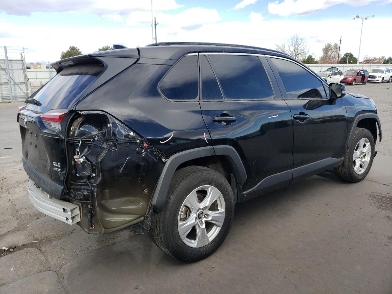 Image 3 of 2019 TOYOTA RAV4 XLE 2019 with VIN 2T3P1RFV2KW067801