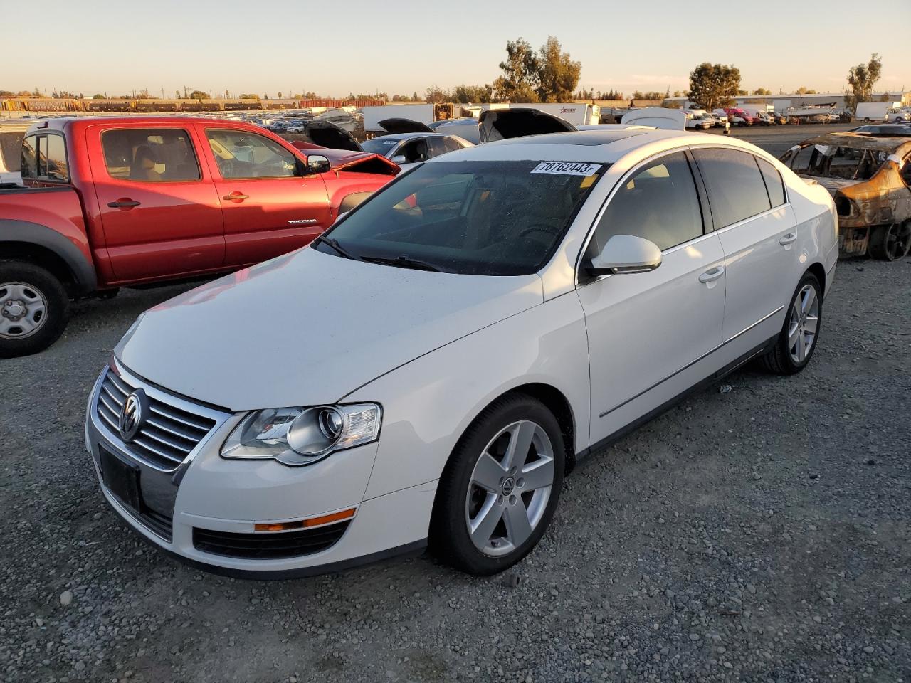 Image 1 of 2008 VOLKSWAGEN PASSAT KOMFORT 2008 with VIN WVWAK73C28P049698