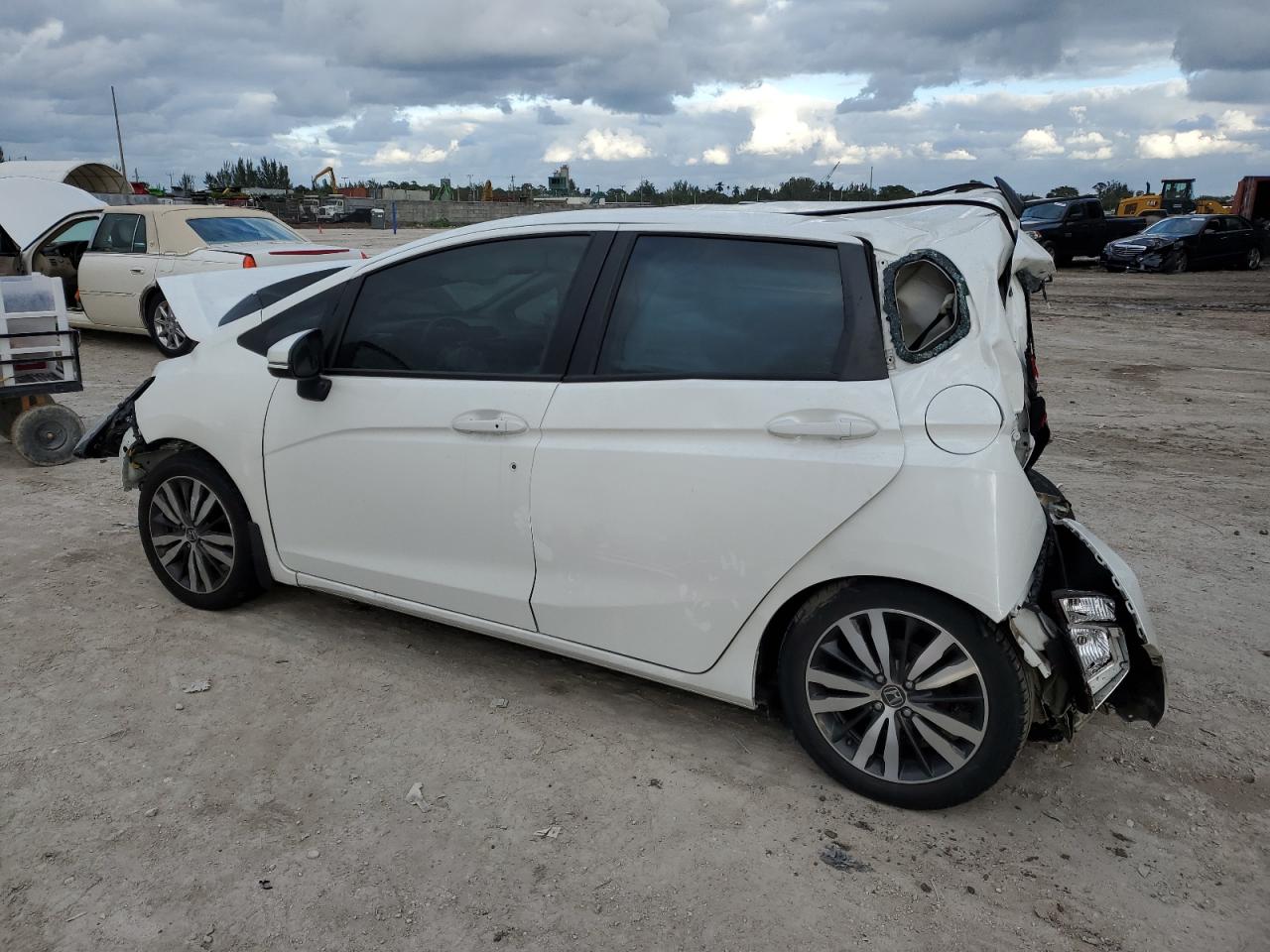 Изображение 2 2016 HONDA FIT EX 2016 с VIN 3HGGK5H93GM703996