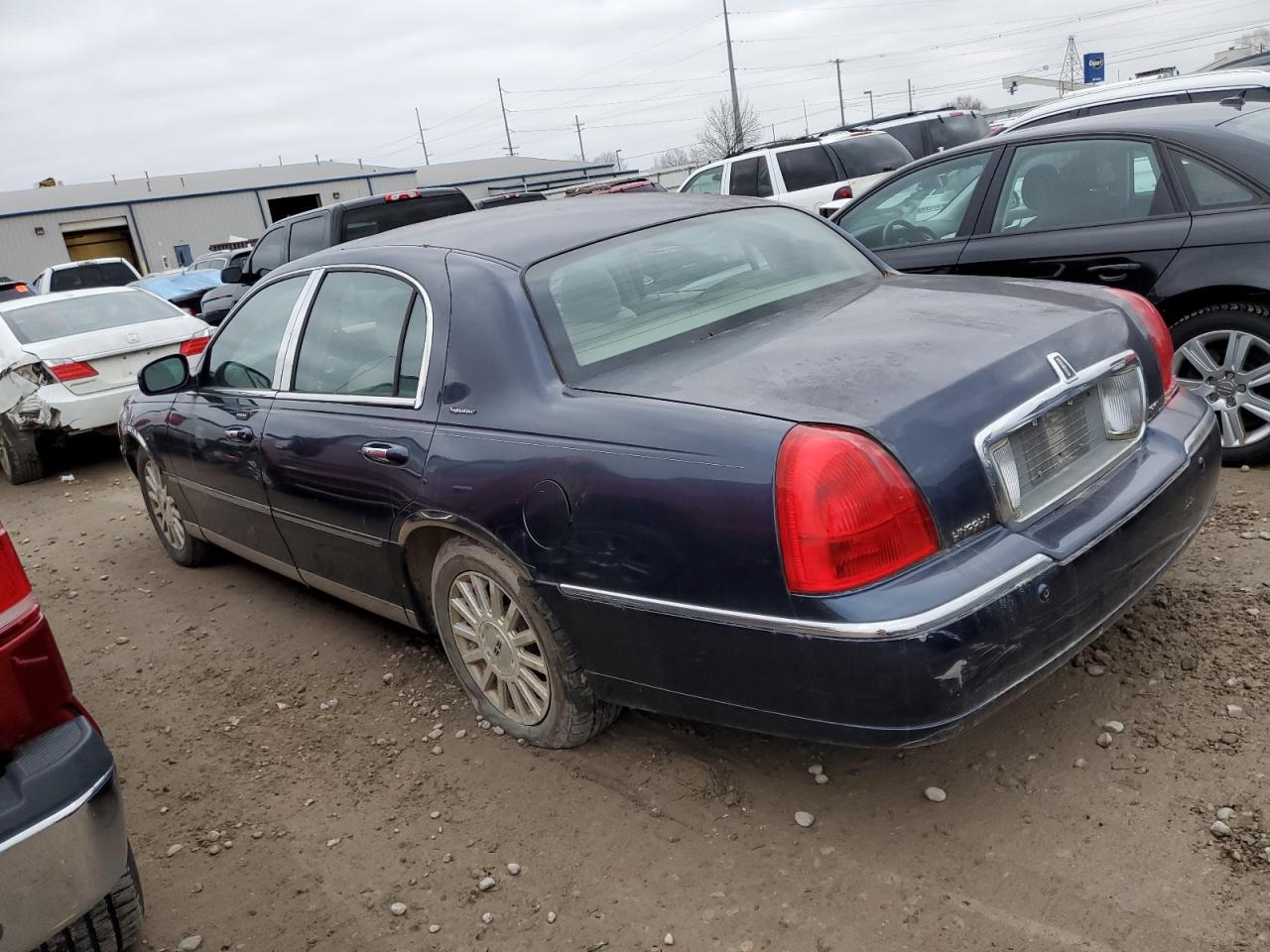 Obraz 2 z 2003 LINCOLN TOWN CAR SIGNATURE 2003 z VIN 1LNHM82W03Y633316