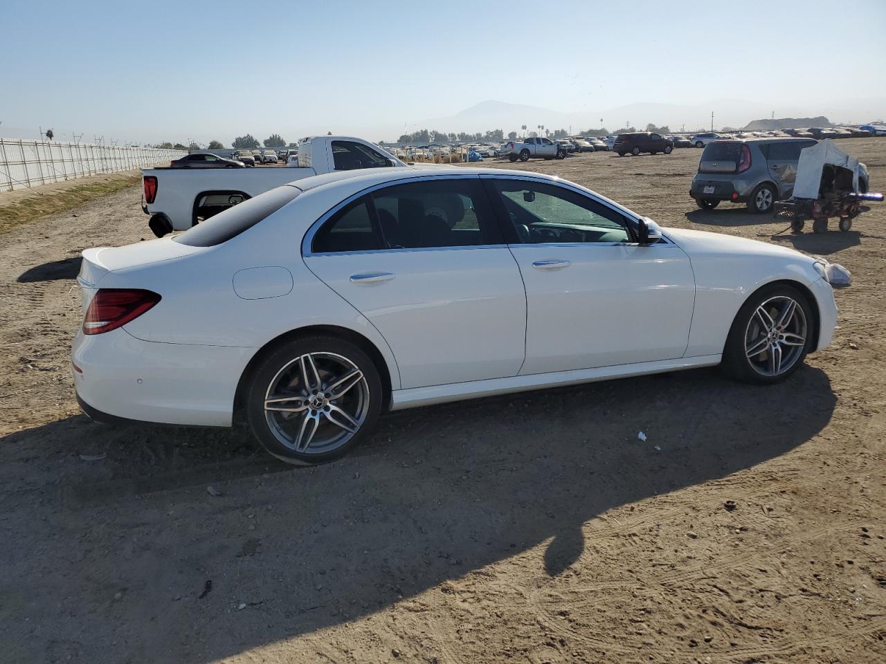 Obraz 3 z 2018 MERCEDES-BENZ E 300 2018 z VIN WDDZF4JB2JA391019