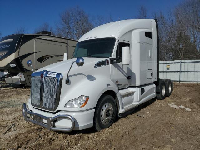 Image 2 of 2017 KENWORTH CONSTRUCTION T680 2017 with VIN 1XKYD49X0HJ153602
