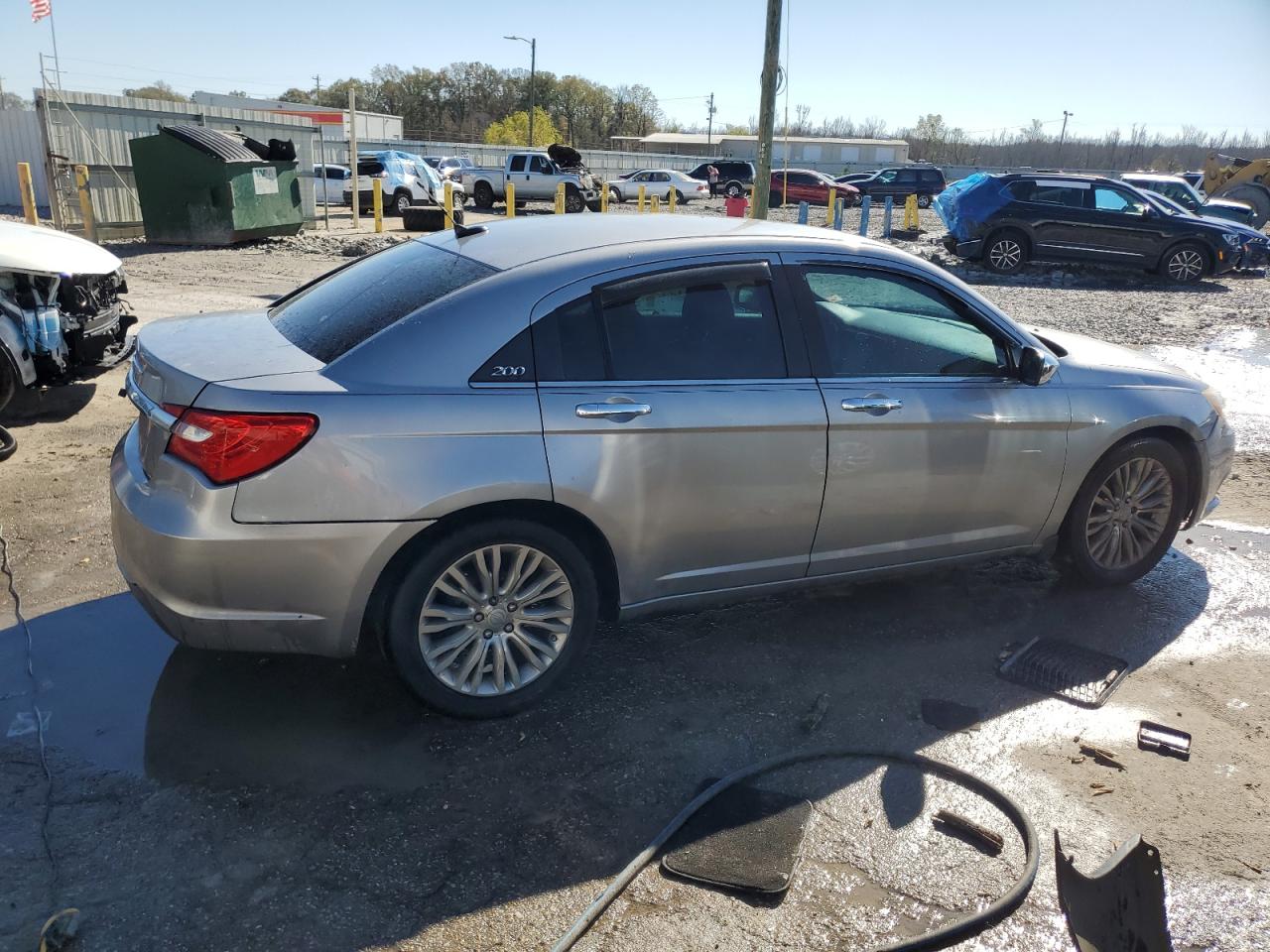 Image 3 of 2013 CHRYSLER 200 LIMITED 2013 with VIN 1C3CCBCG8DN711371