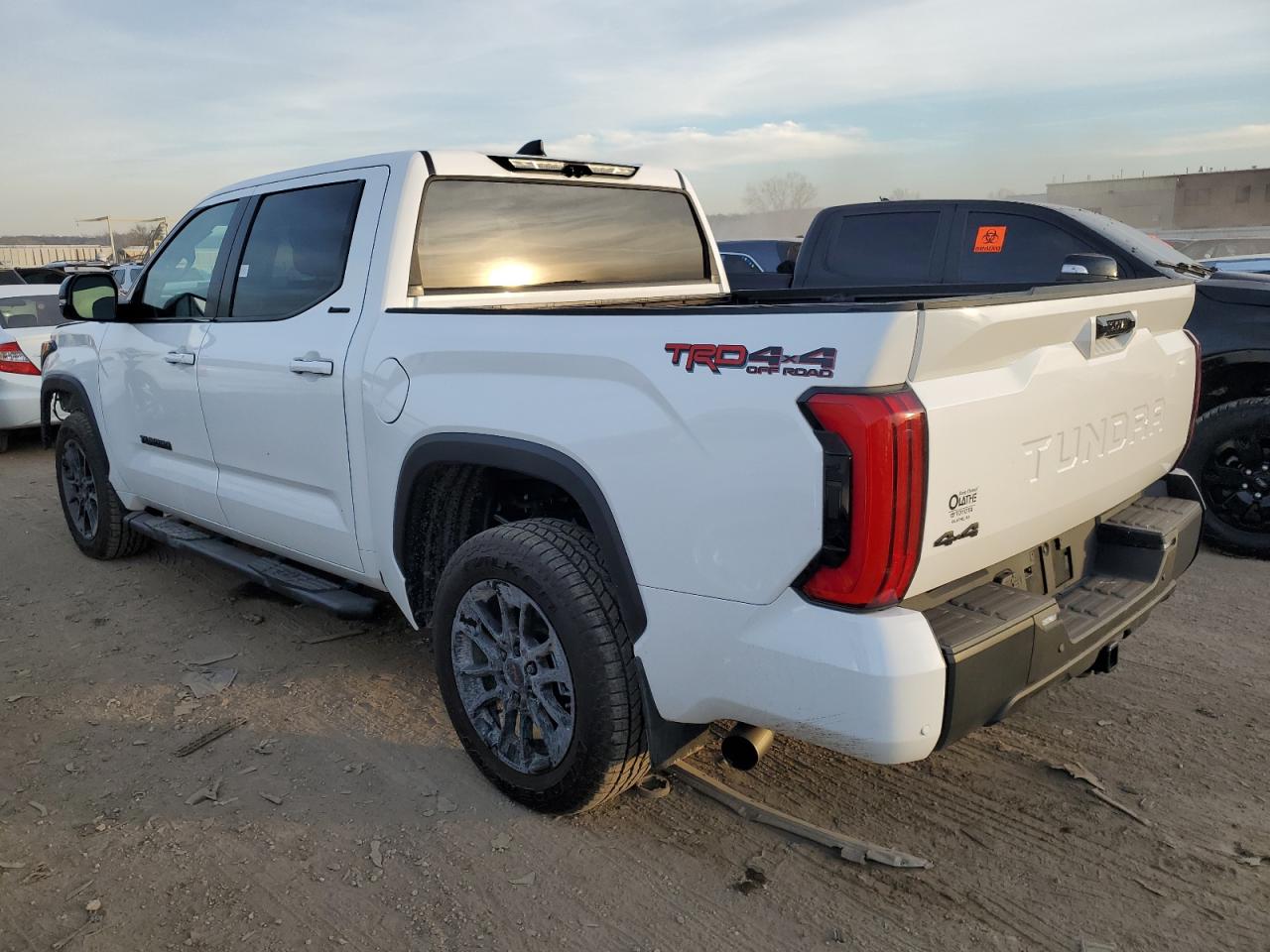 Изображение 2 2024 TOYOTA TUNDRA CREWMAX LIMITED 2024 с VIN 5TFWC5DB7RX043104
