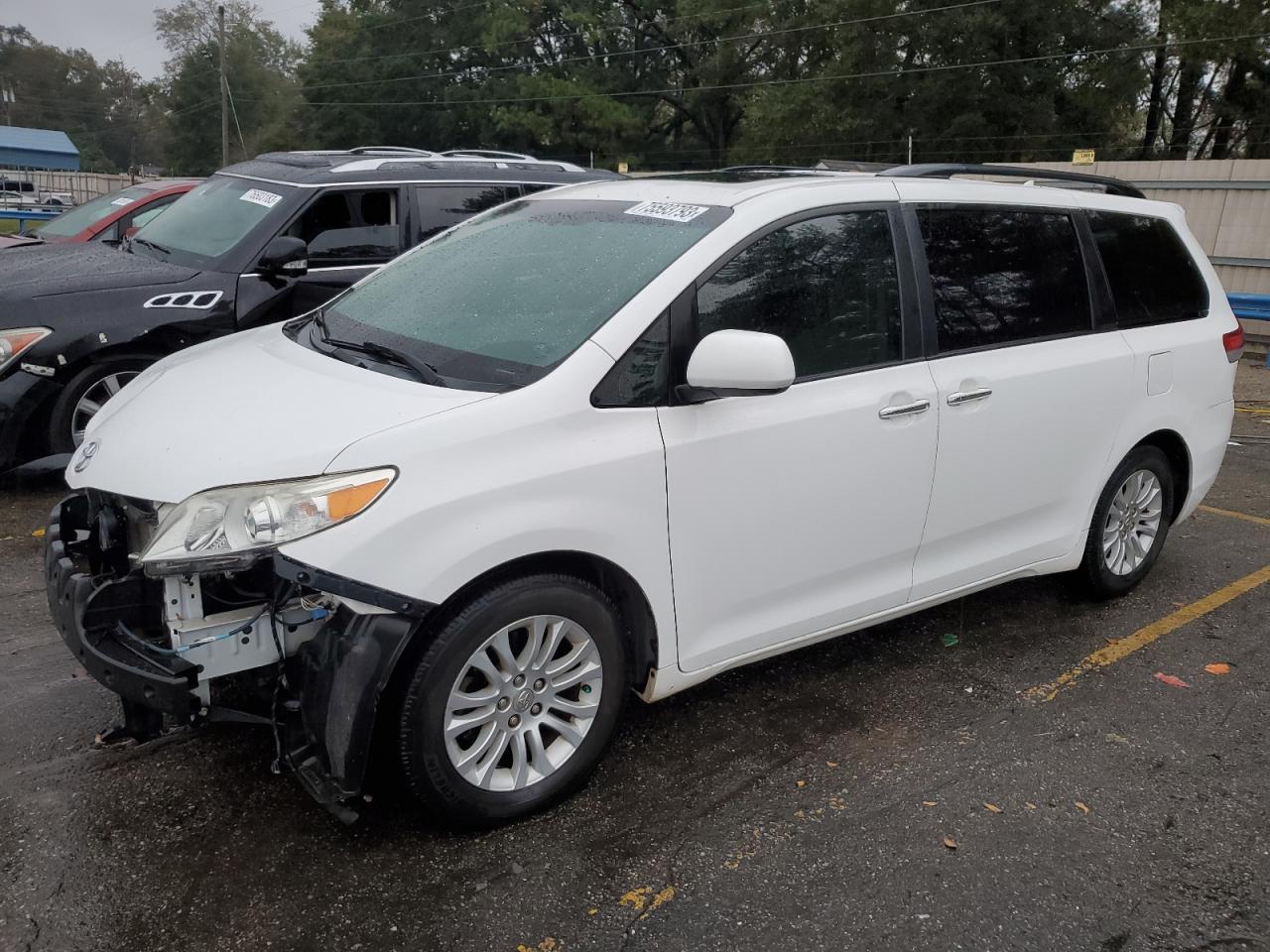 Image 1 of 2014 TOYOTA SIENNA XLE 2014 with VIN 5TDYK3DC6ES499958
